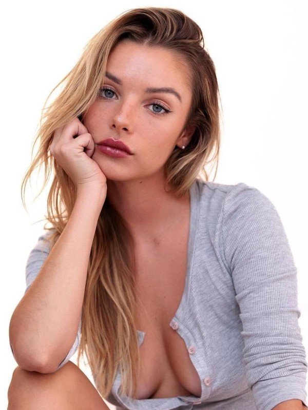 Оля привлекательная девушка из Богородицк цена от 6000 руб